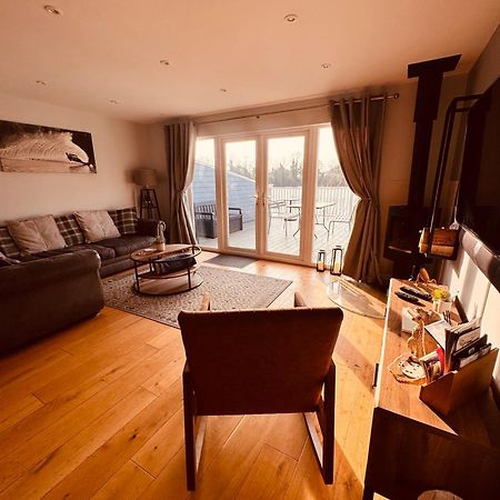 Cotswolds Lakeside Lodge - Nesbitt'S Nest Южен Сърни Екстериор снимка